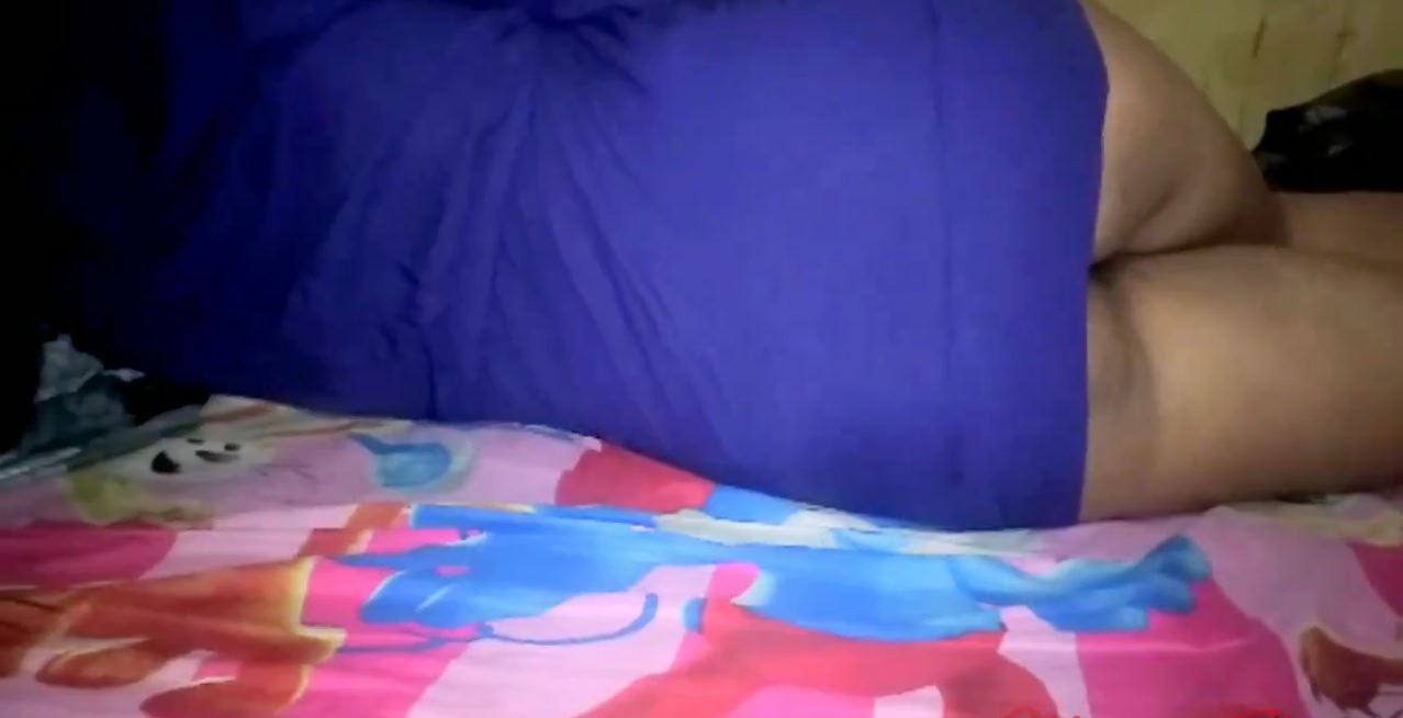 Istri Sedang Tidur Di Iclik Suami Dari Belakang Dan Keenakan Pengen Nambah