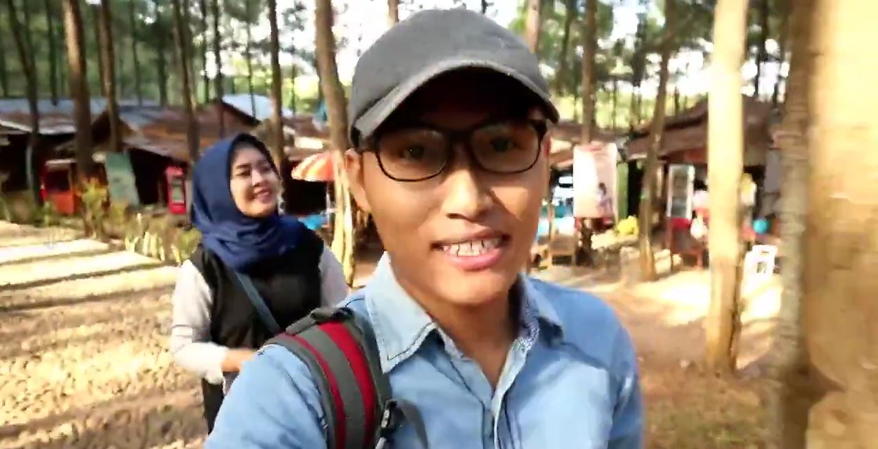 Sekertaris Dan Atasan Saling Bertatapan Mesra Saat Meeting Di Ruangan Tertutup Viral Indo
