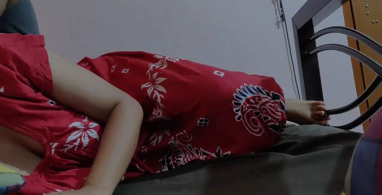 Bunda Berdaster Merah Yang Sedang Tertidur Di Jumat Malam Di Iclik Orang Tidak Di Kenal Full HD Video Viral