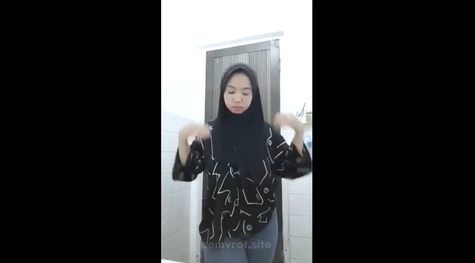 Ukthy Hijab Pamer Goyangan Viral Di Sebuah Medsos Sangat Brutal Dan Bar-bar Hot News Videos